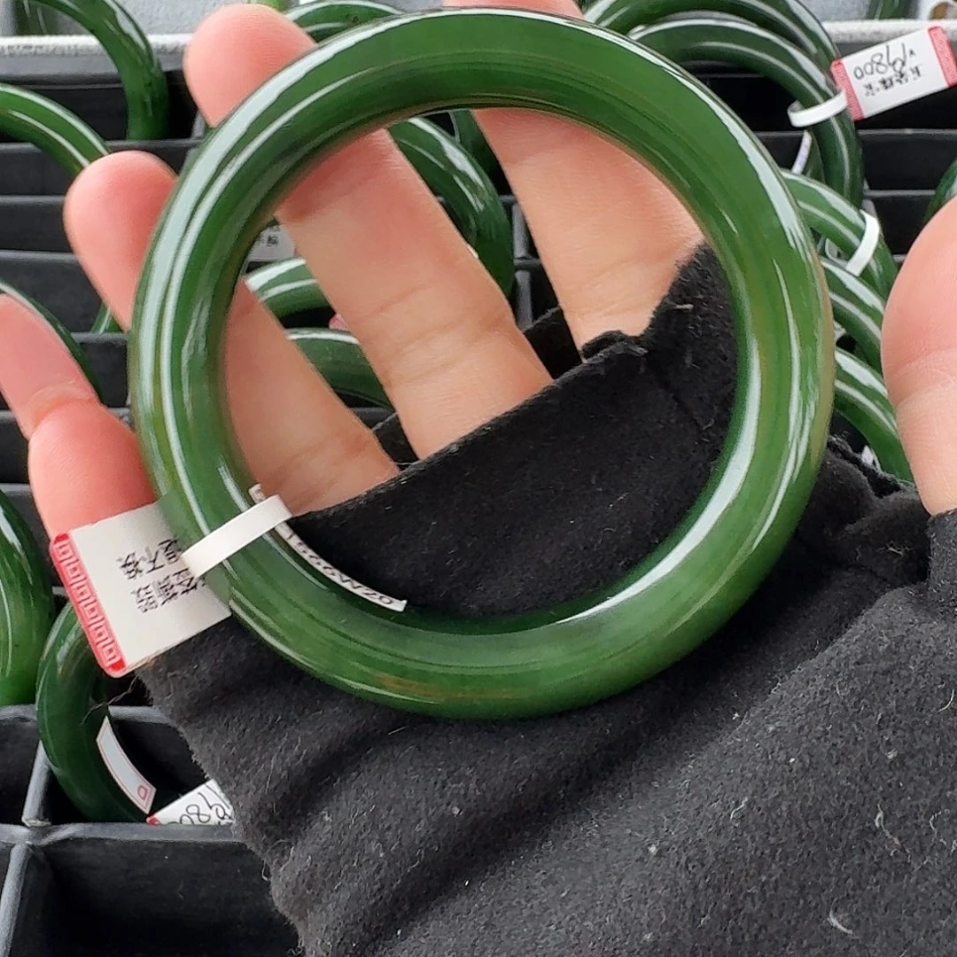 十***子和田玉（碧玉）未镶嵌手镯