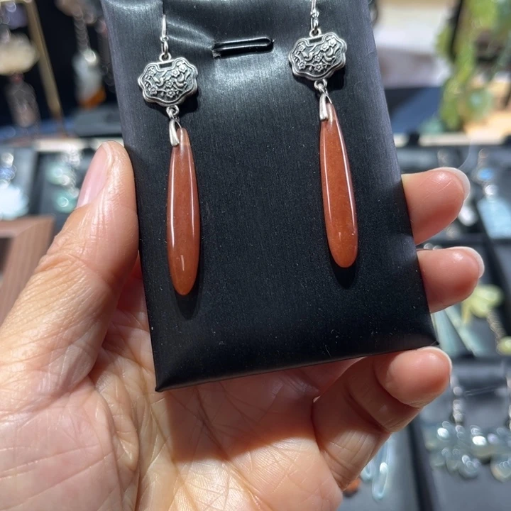 蛇纹石玉未镶嵌耳饰