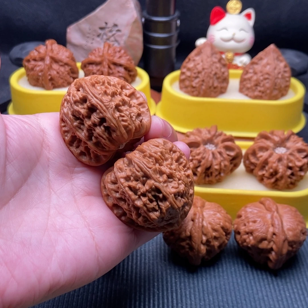 文玩核桃吊坠三角白