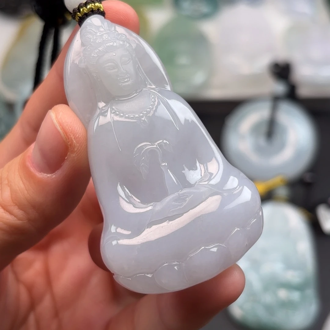 翡翠未镶嵌颈饰观音