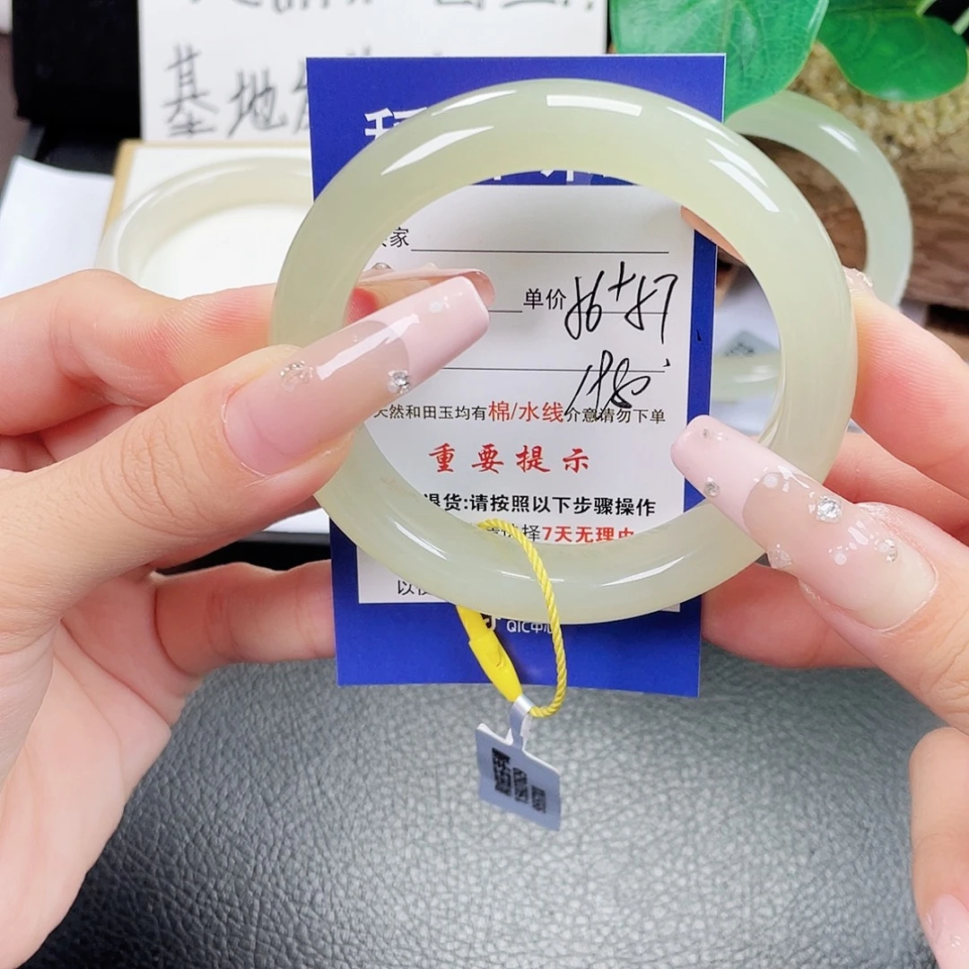 和田玉未镶嵌手镯