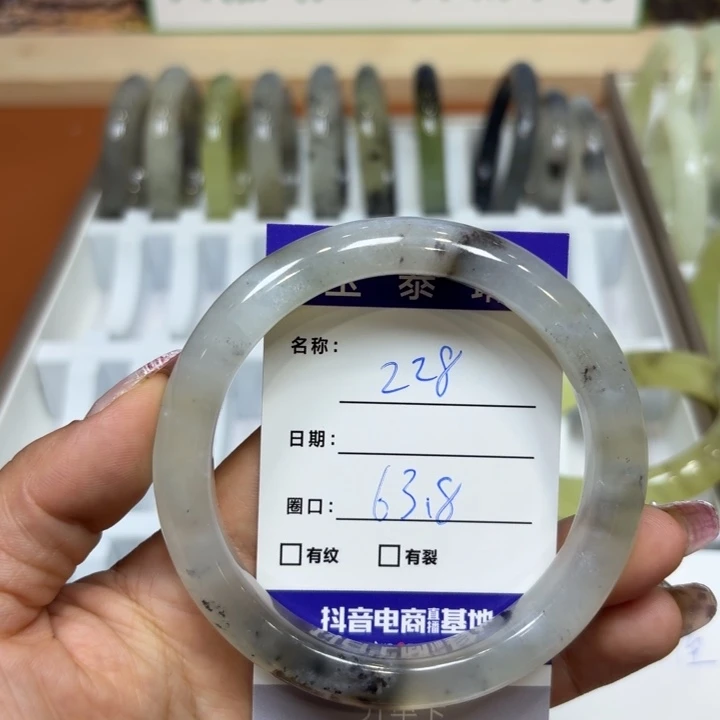 未镶嵌岫玉手镯天然