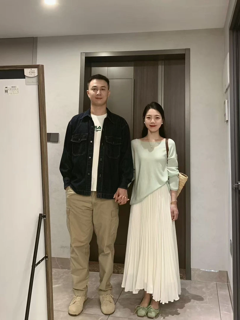 2025早秋新款韩系减龄显白小清新薄荷绿针织上衣百褶半身裙套装