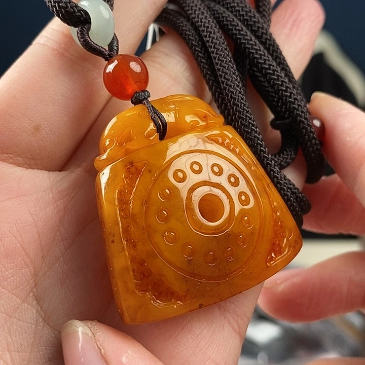 蜜蜡未镶嵌珠宝奇石