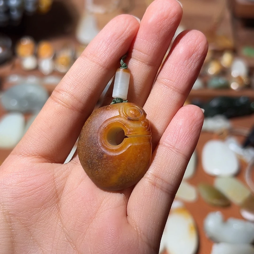****门和田玉未镶嵌颈饰