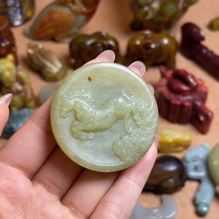 蛇纹石玉未镶嵌颈饰