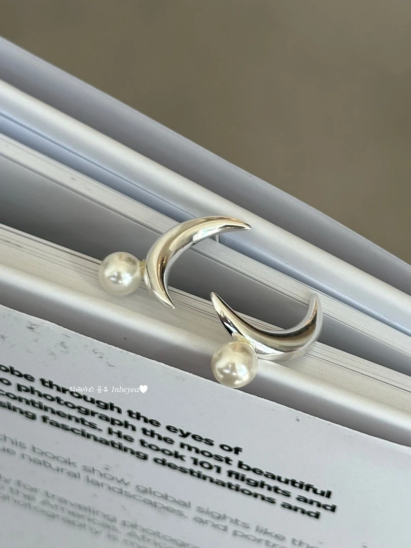 925银仿珍珠耳饰 月亮耳钉 通体银6mm 25272