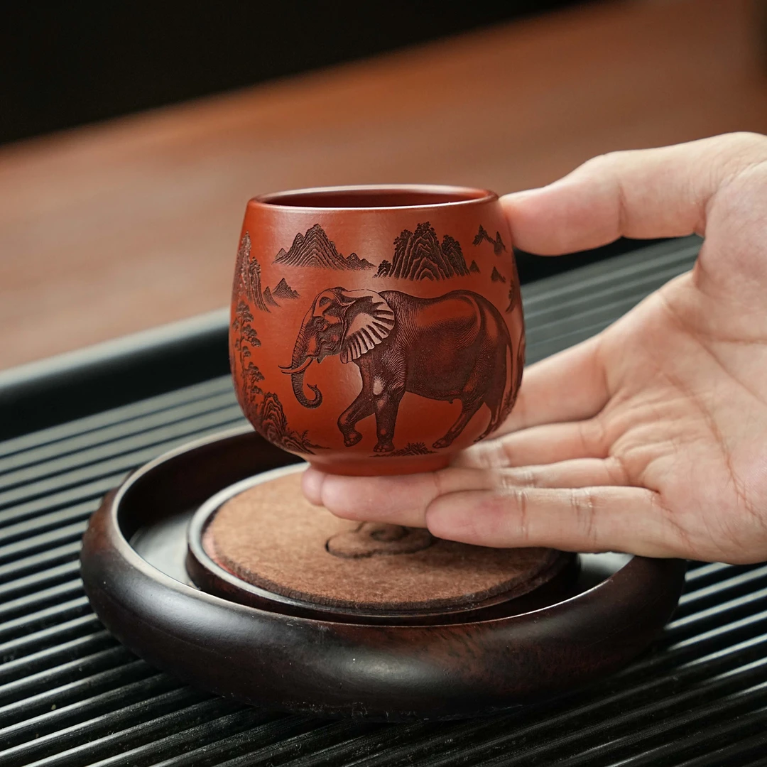宜兴原矿紫砂大红袍刻绘福象临门全手工紫砂主人杯