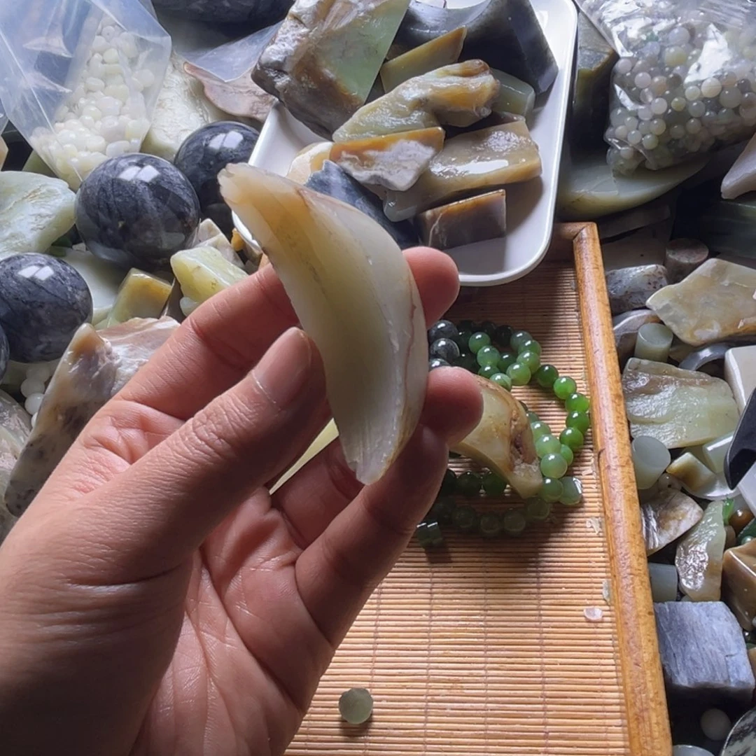 和田玉（糖玉）未镶嵌挂件