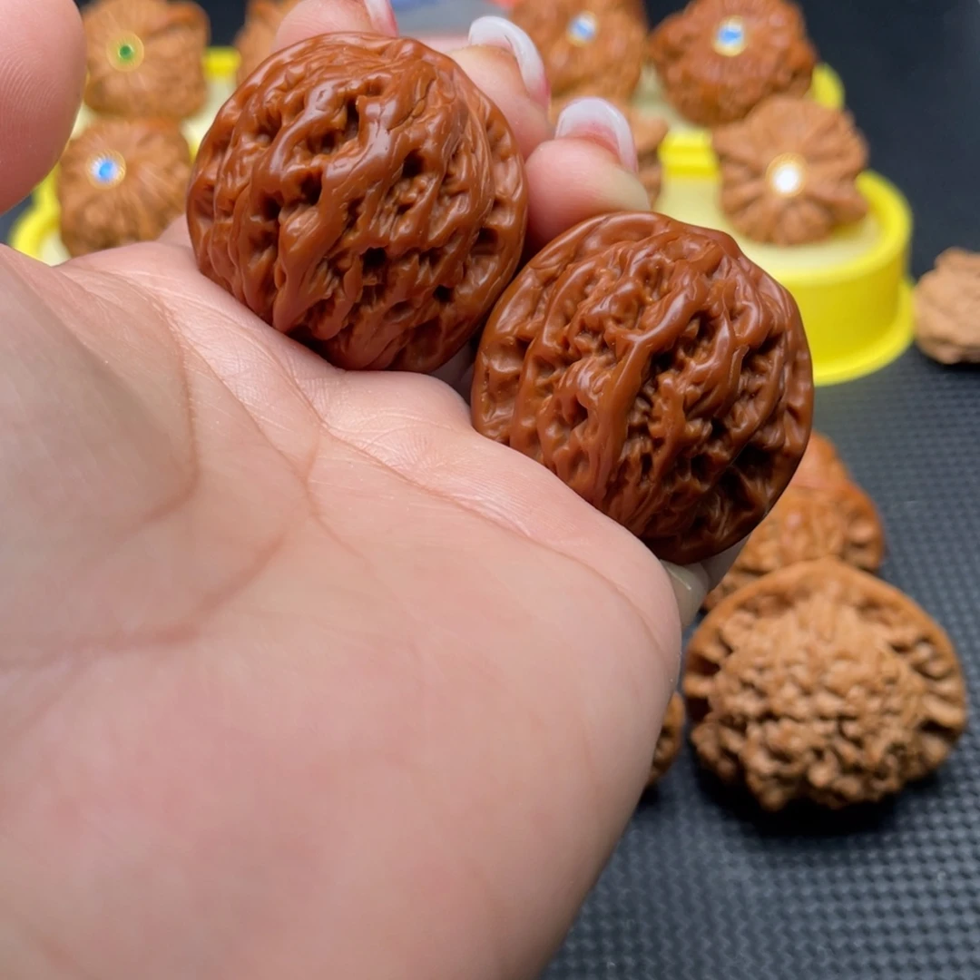 文玩核桃吊坠心**成虎头