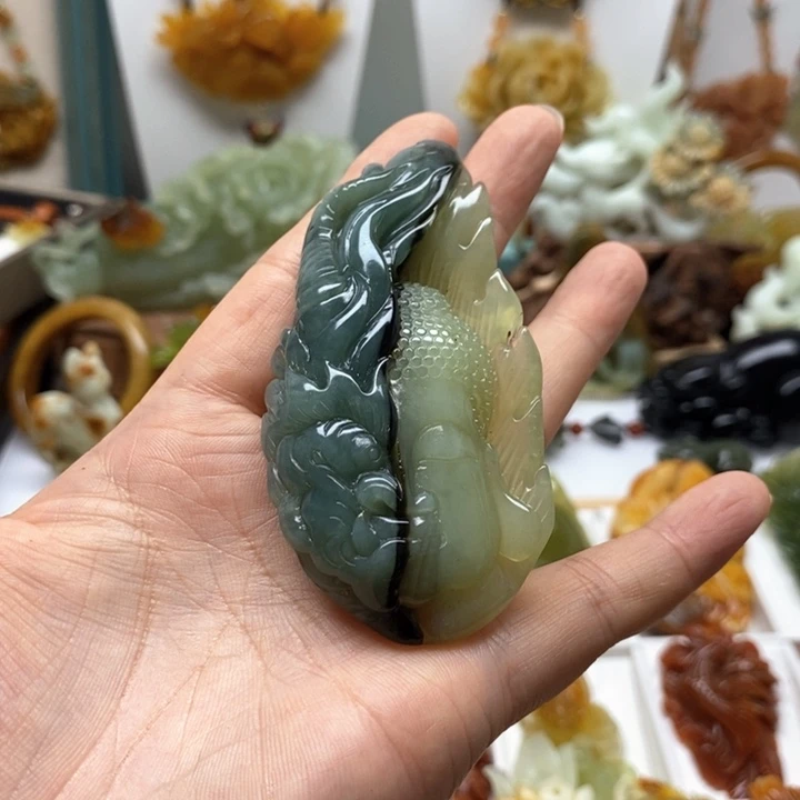 蛇纹石玉未镶嵌颈饰炸刘****?
