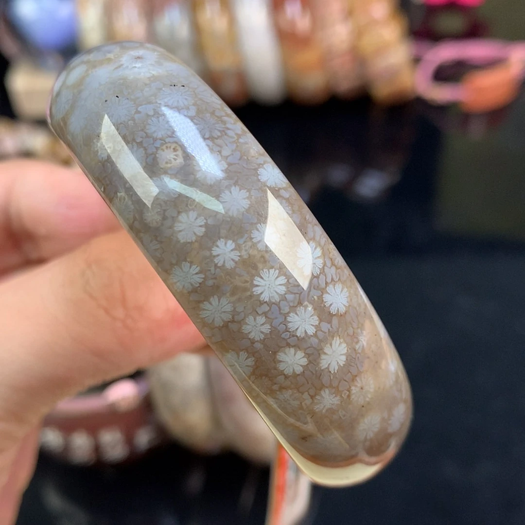 【闪购商品】颈饰未镶嵌硅化珊瑚（珊瑚玉）97号55.4圈黑咖雏菊