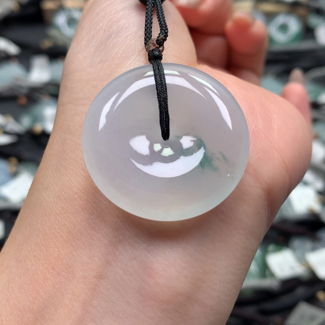 翡翠颈饰未镶嵌扣子