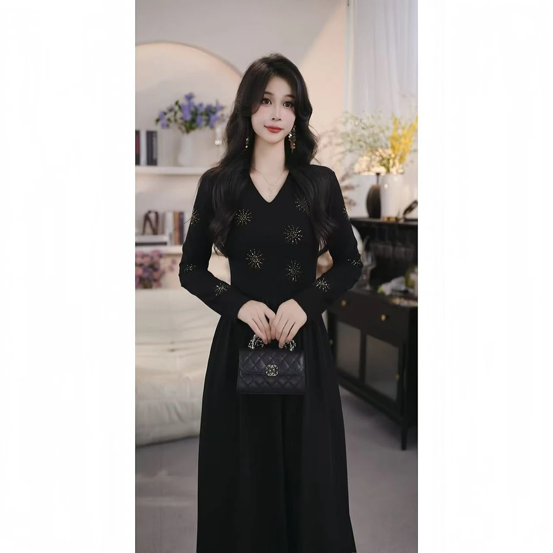 时髦赫本风法式新款烫钻太阳花长袖时尚显瘦气质秋季连衣裙1526