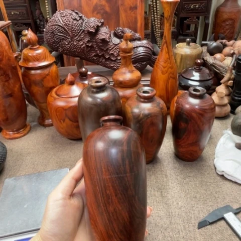 交趾黄檀（大红酸枝）清*梅瓶