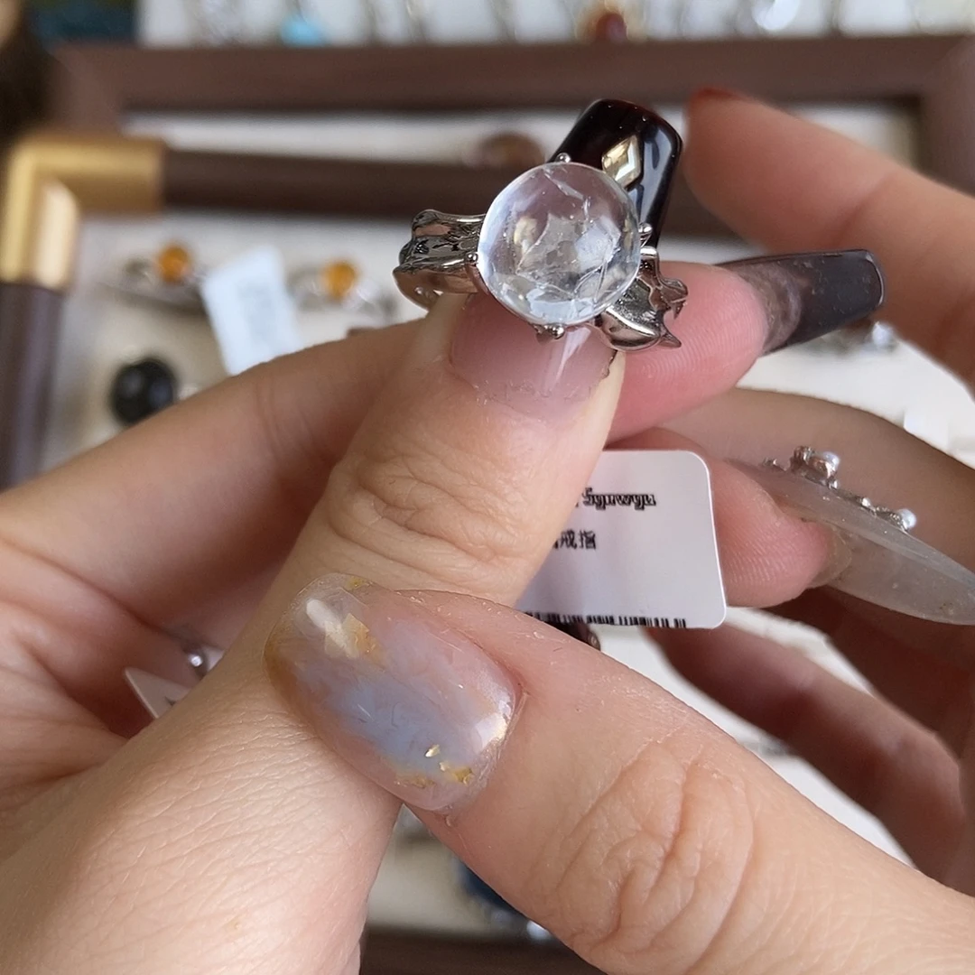 C***e戒指银S925镶嵌烟晶晶中晶260