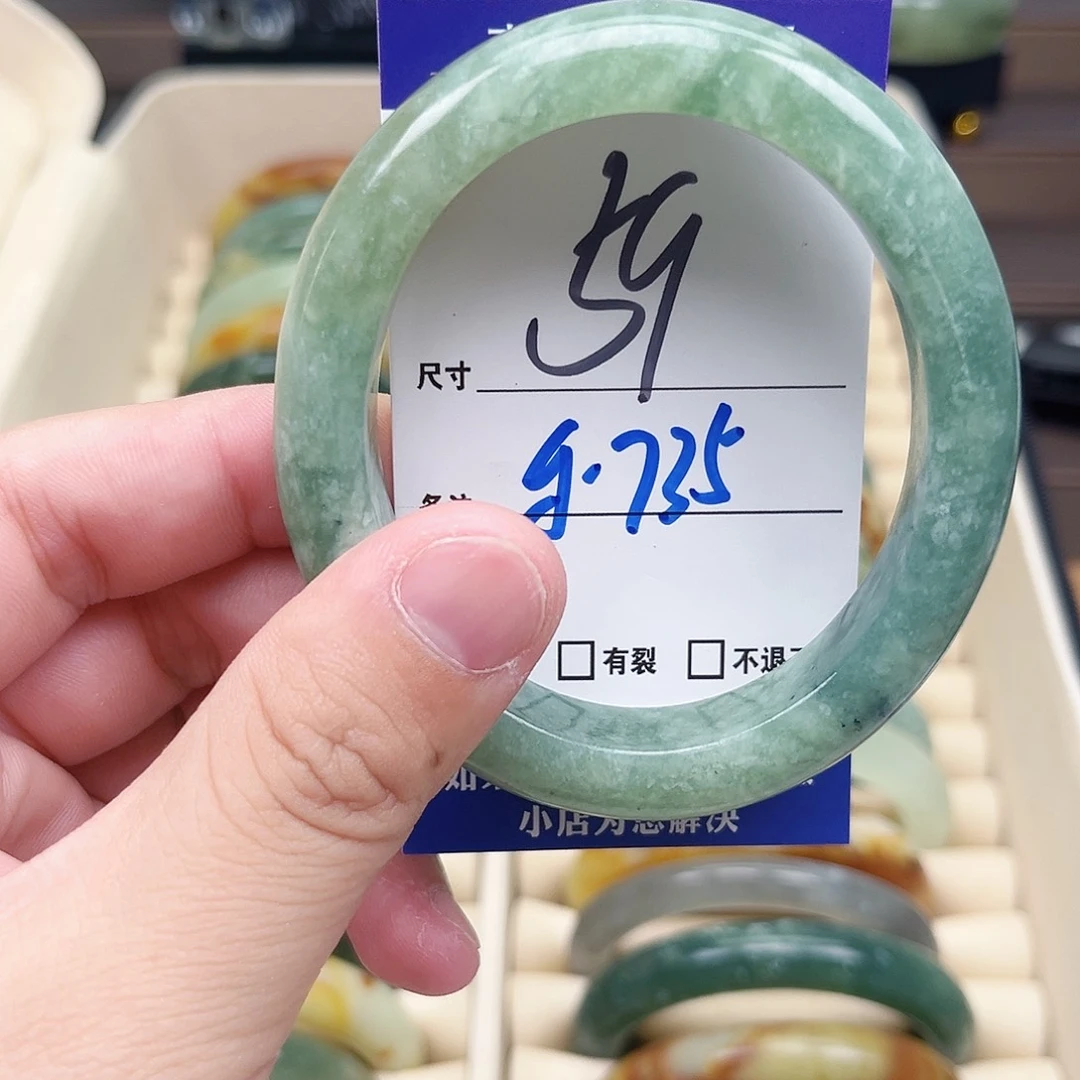 蛇纹石玉未镶嵌手镯（贵妃镯）