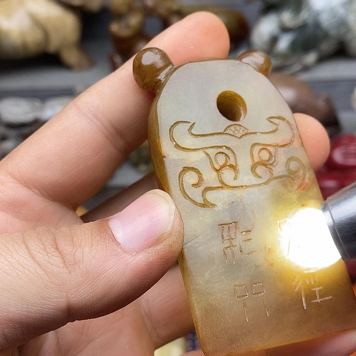 未镶嵌蛇纹石玉颈饰
