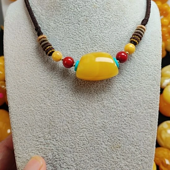 未镶嵌吊坠(赠链)蜜蜡