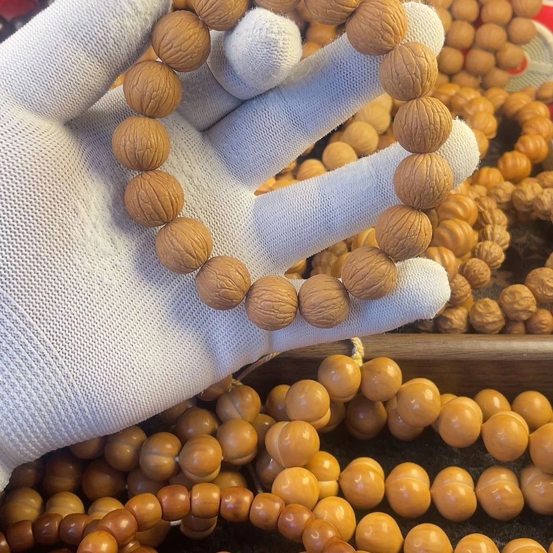 猴头核桃吊坠原皮凤羽手串