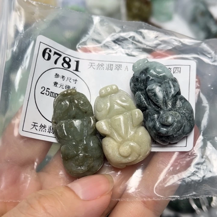 翡翠未镶嵌颈饰6781瑕疵