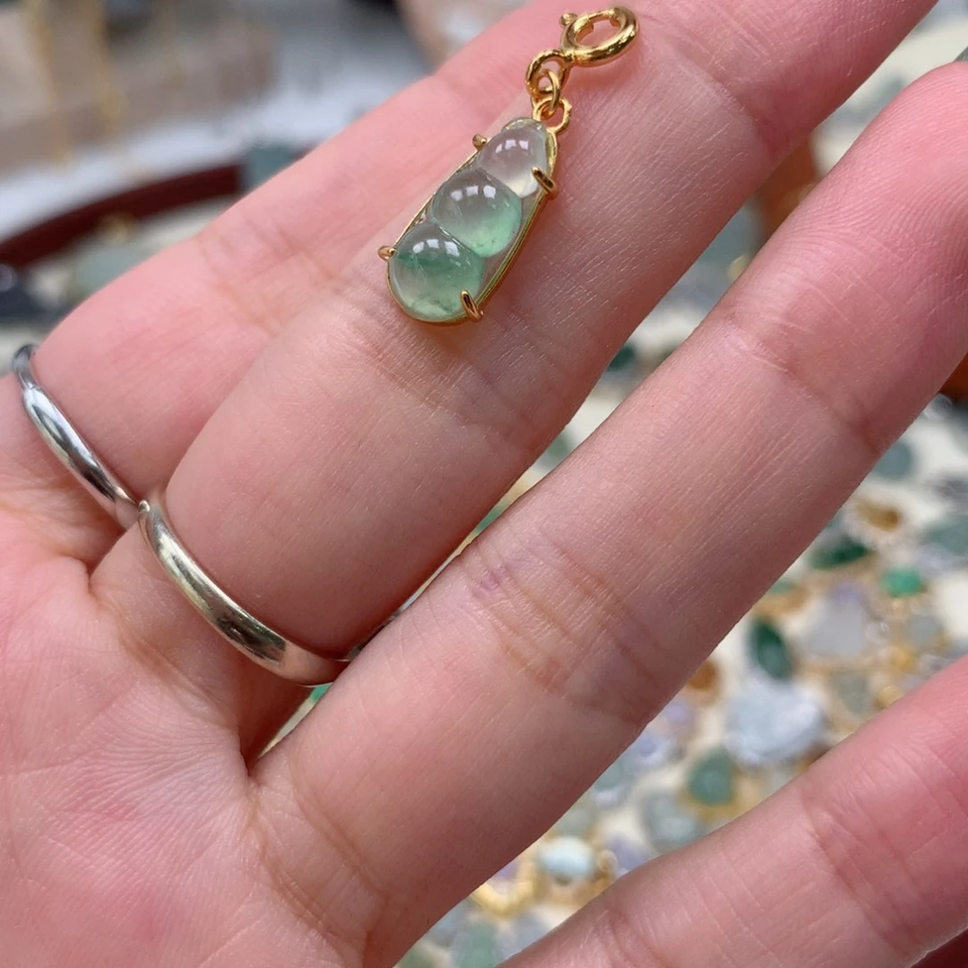 颈饰银S925镶嵌翡翠豆子