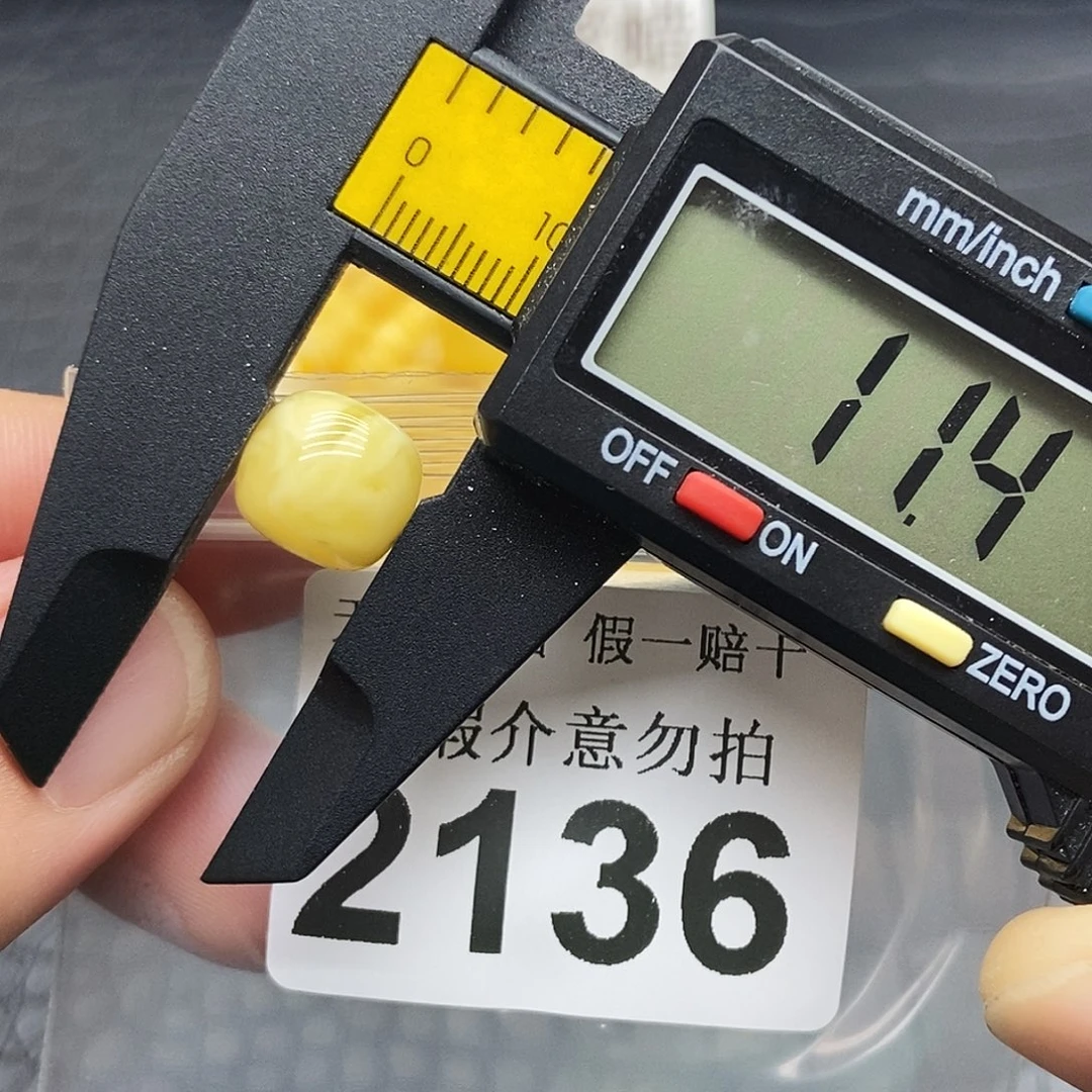 蜜蜡未镶嵌珠宝奇石2136