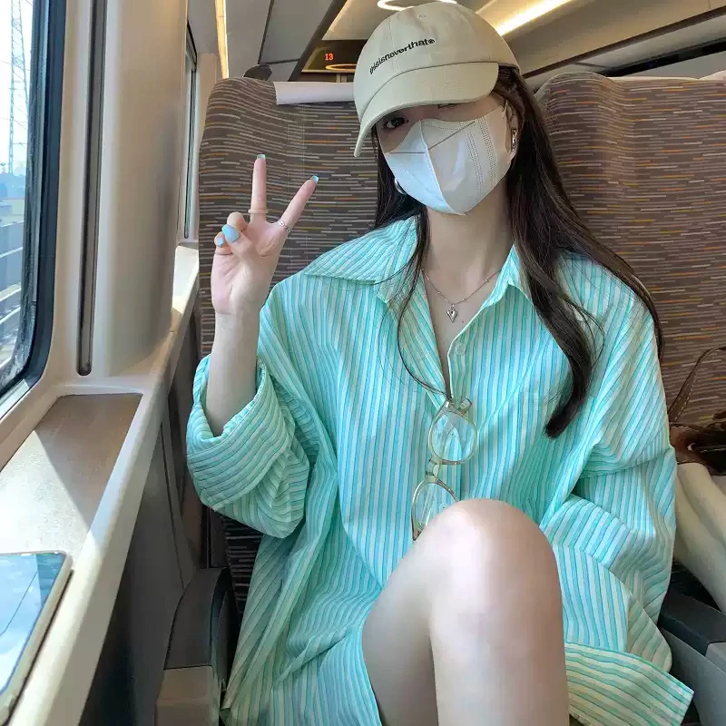 绿色条纹衬衫长袖外套女春秋季新款设计感衬衣宽松薄款防晒上衣