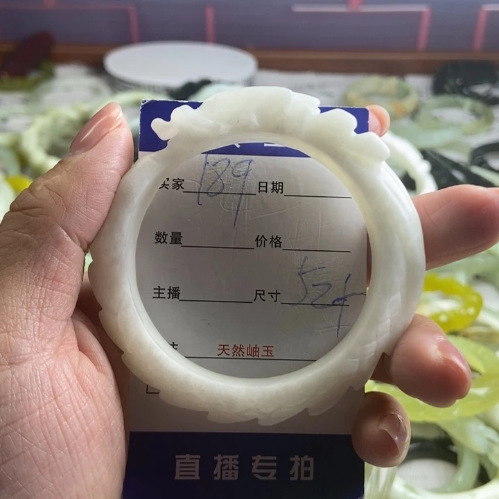 浅***۶蛇纹石玉未镶嵌手镯