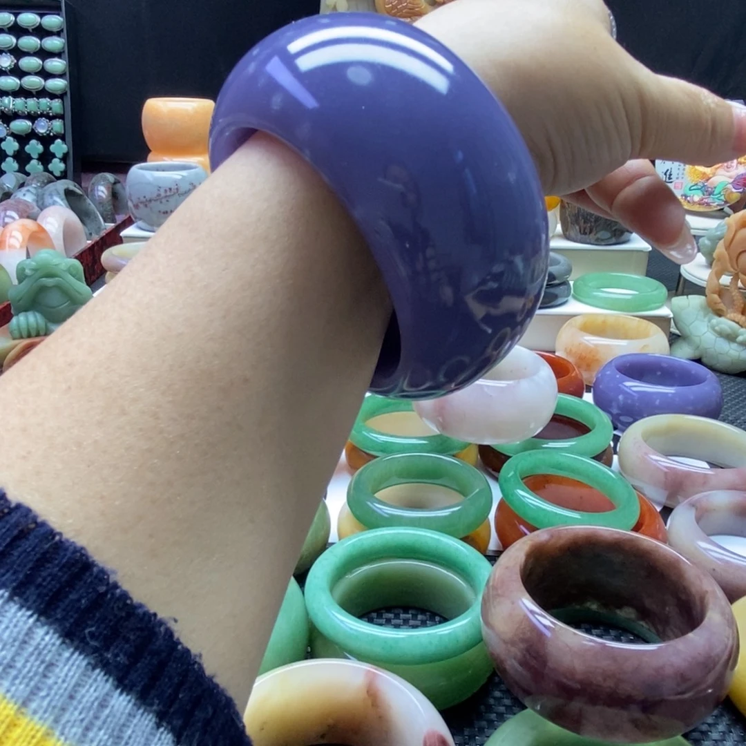 a***字石英质玉未镶嵌手镯