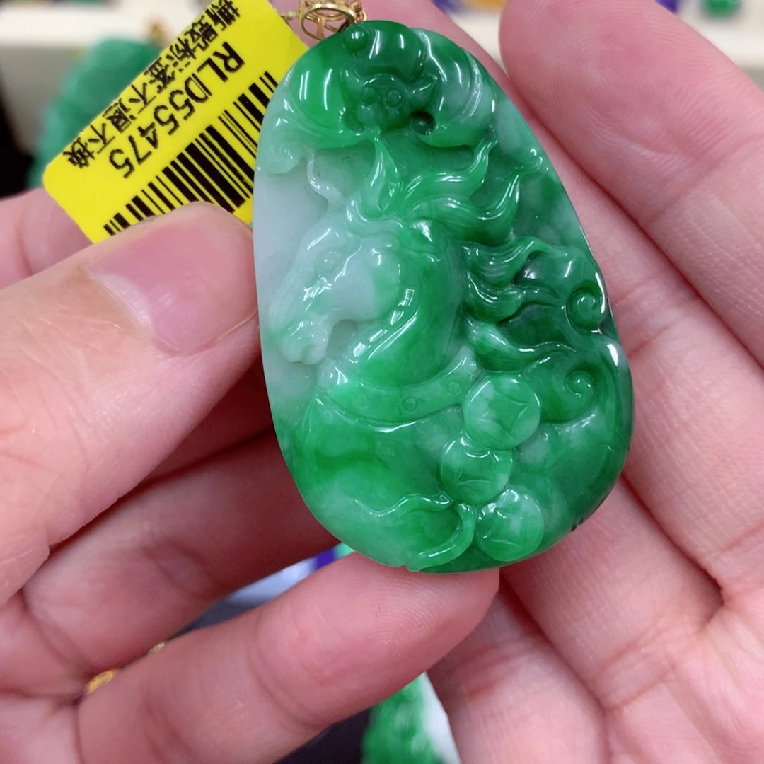 翡翠18K金镶嵌颈饰