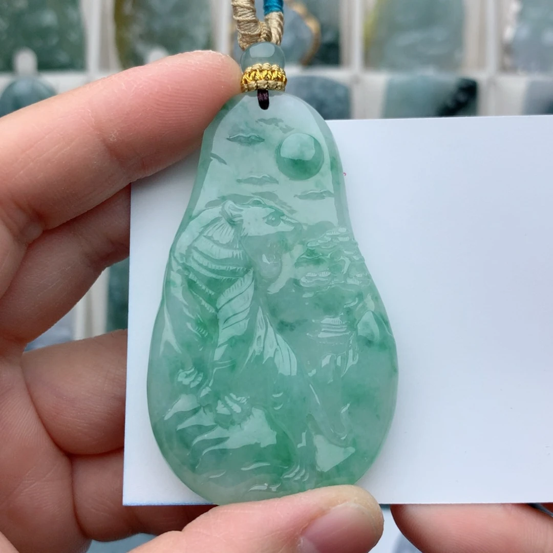 翡翠颈饰未镶嵌老虎