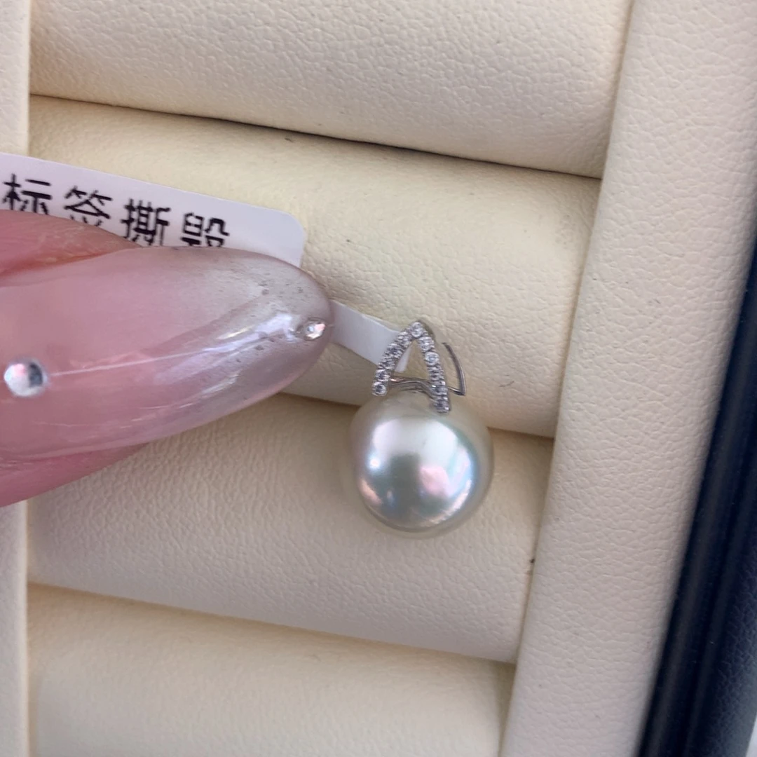 颈饰18K金镶嵌海水珍珠