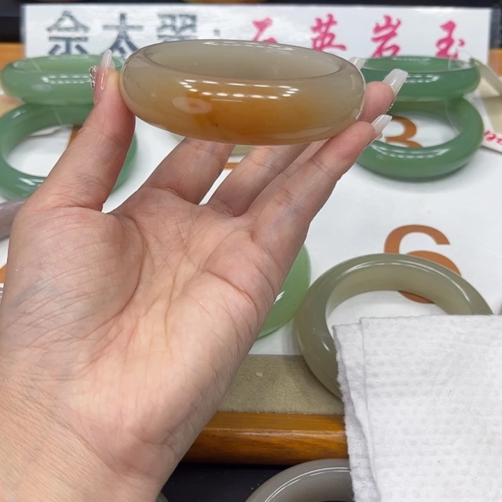 未镶嵌手镯石英质玉杜*