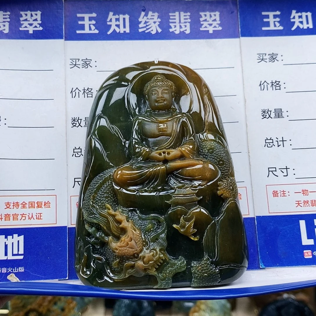 翡翠未镶嵌颈饰雪**原大日如来