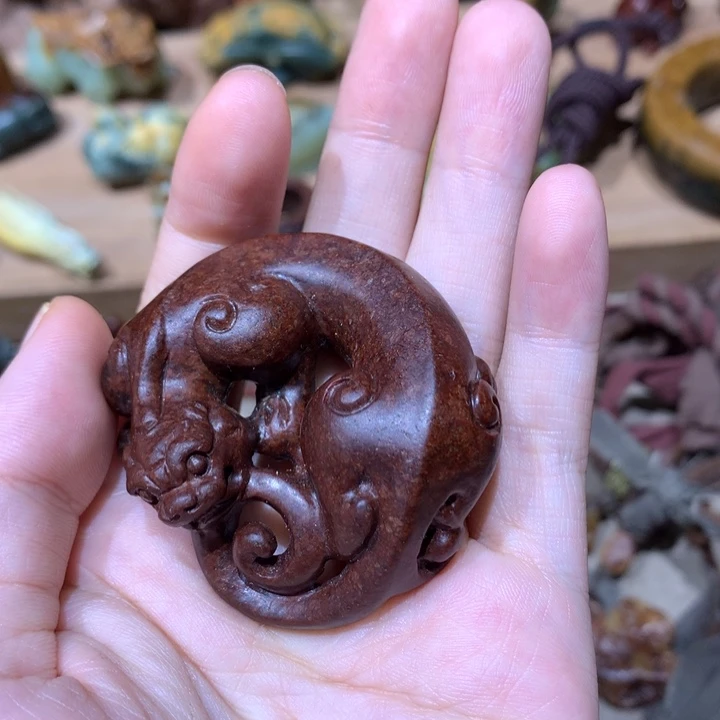 未镶嵌岫岩河磨玉（透闪石质玉）挂件
