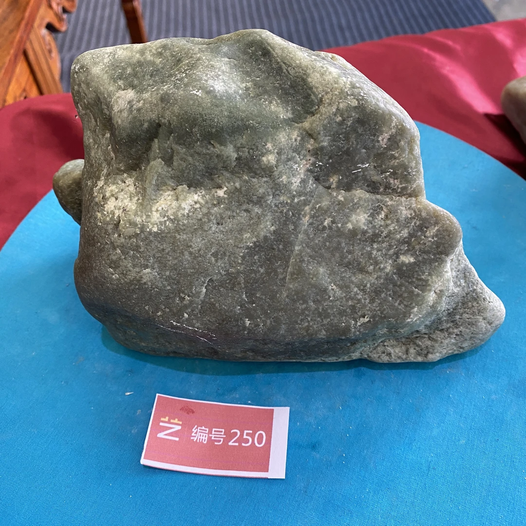 现货新疆玉料原石发一件编号250