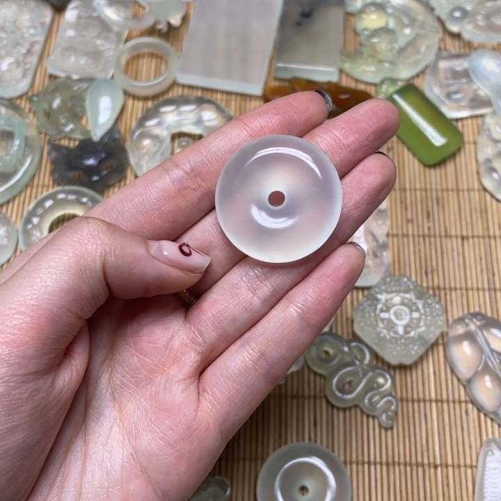 蛇纹石玉颈饰未镶嵌秦*安