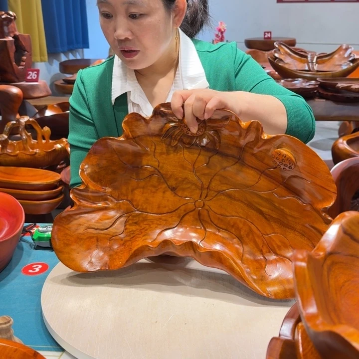 木金丝荷叶雕刻果盘 香樟实木