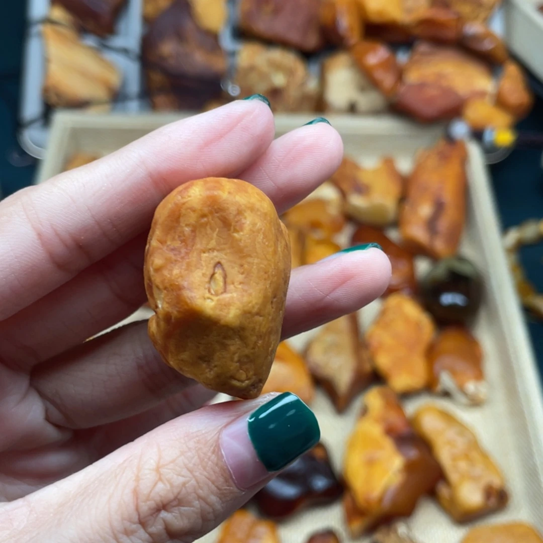 琥珀未镶嵌珠宝奇石