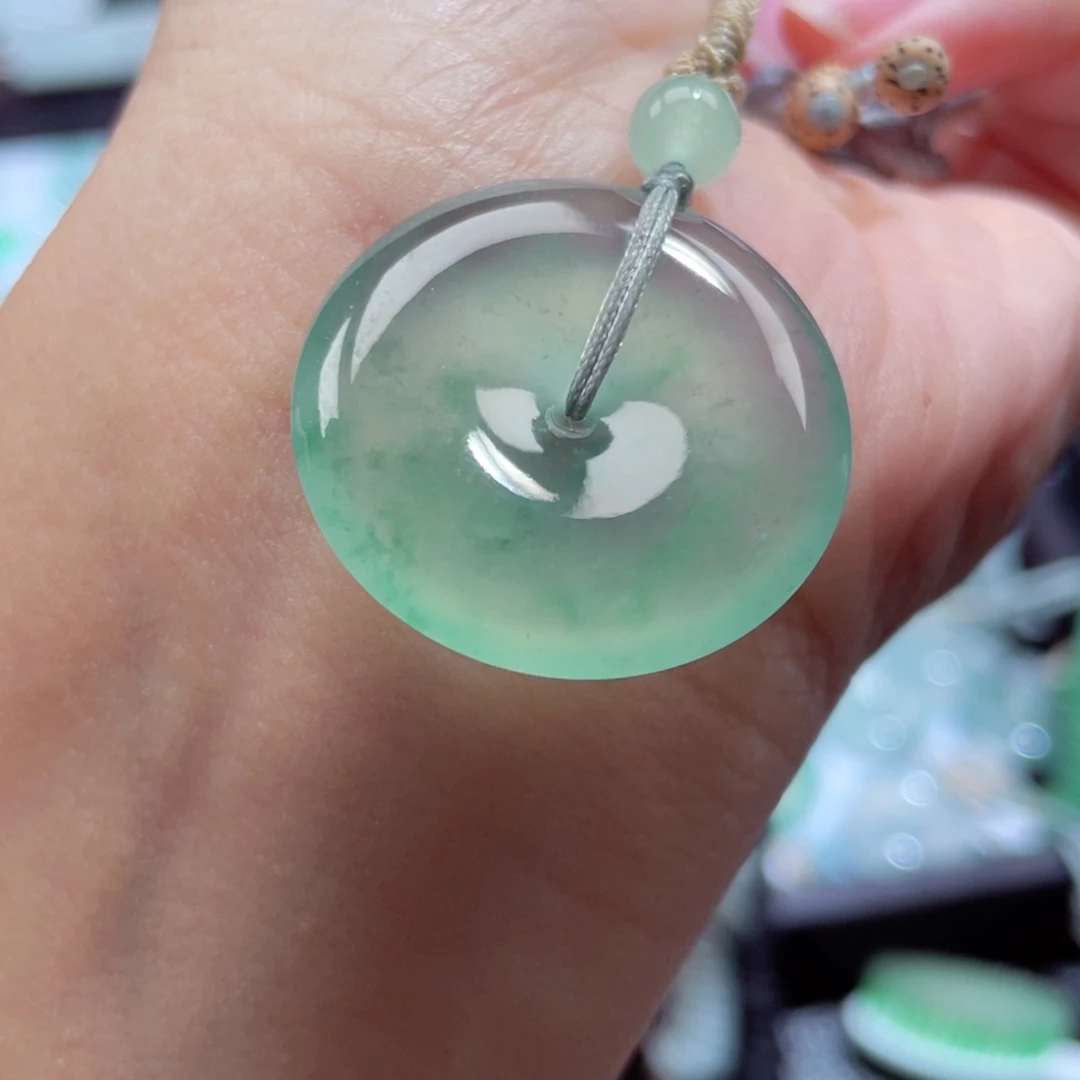 颈饰未镶嵌翡翠平安扣