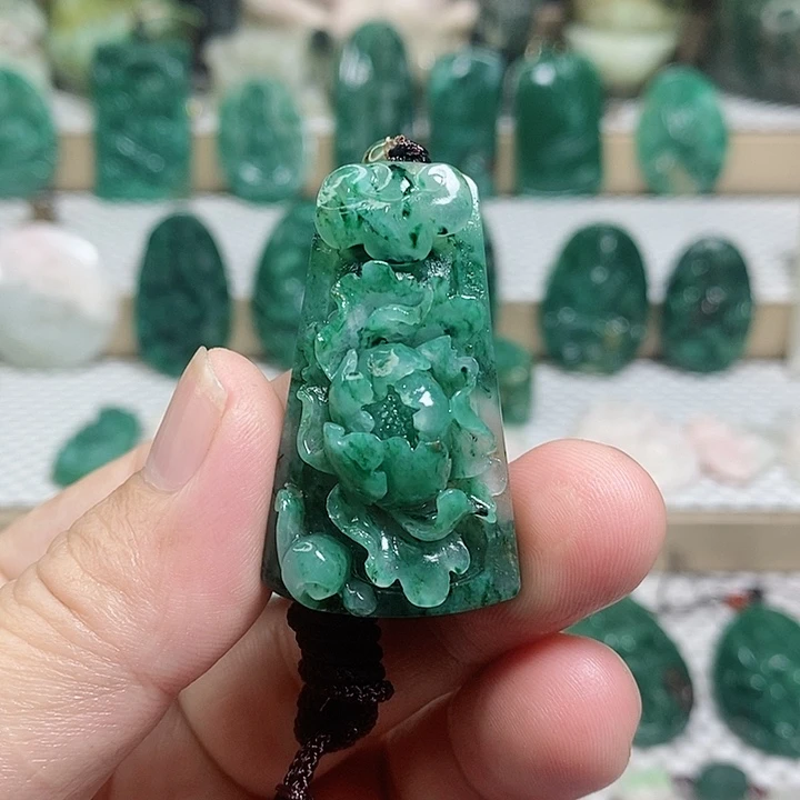 未镶嵌独山玉颈饰