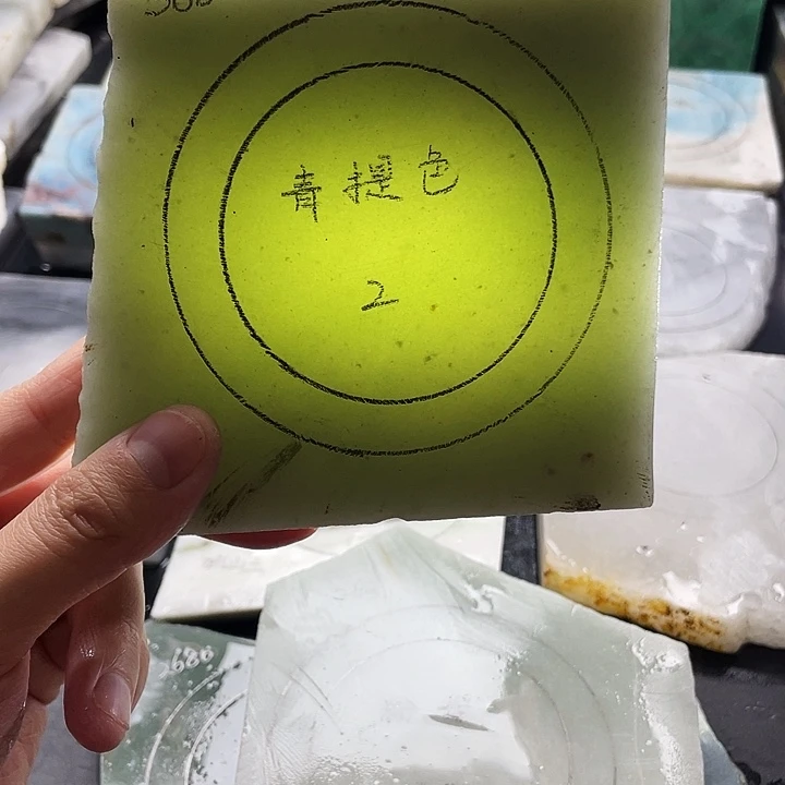 石英质玉未镶嵌手镯定制