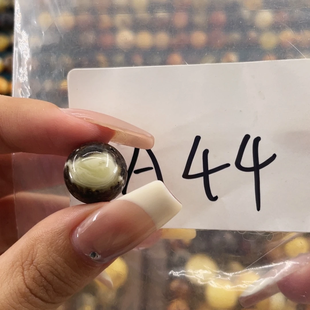 琥珀未镶嵌裸石14.3福利