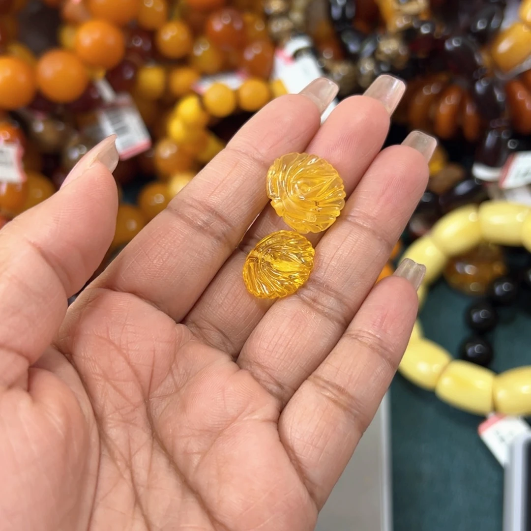 琥珀珠宝奇石未镶嵌539发其中一个