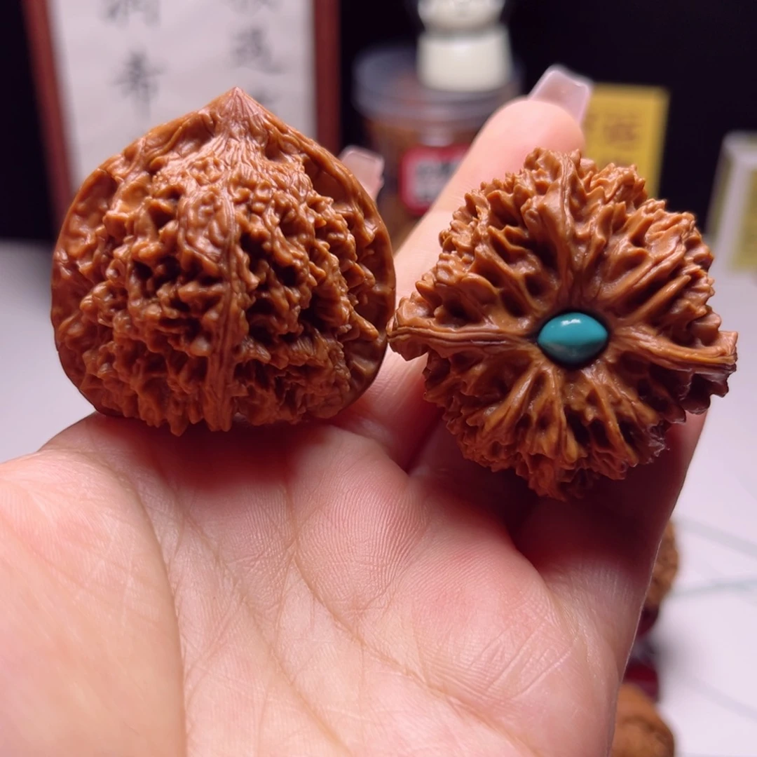 文玩核桃吊坠老树红皮满天星