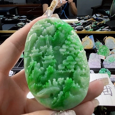颈饰未镶嵌翡翠一个