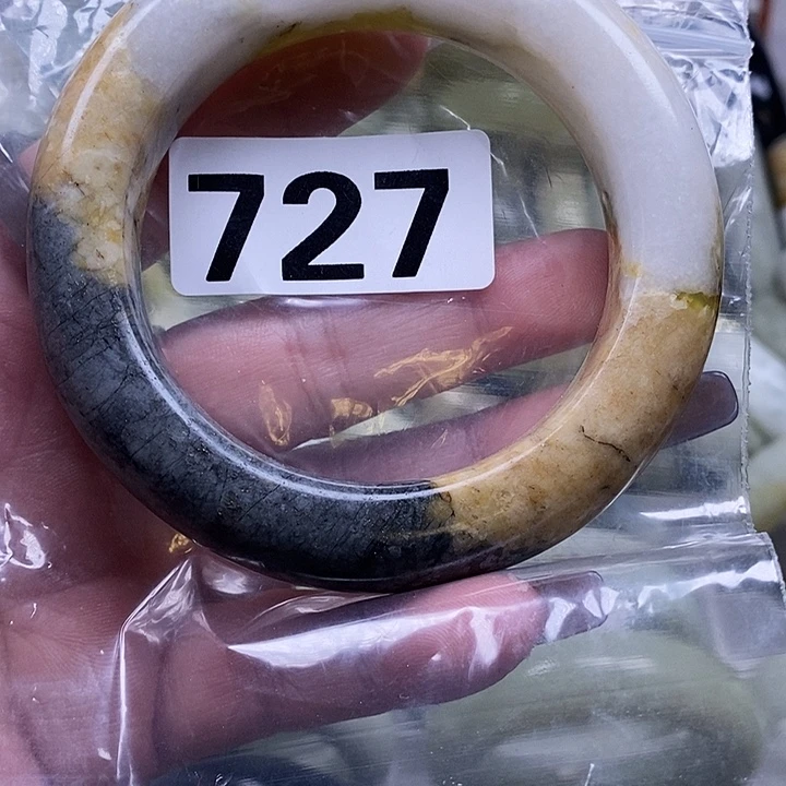 多***菜蛇纹石玉未镶嵌手镯