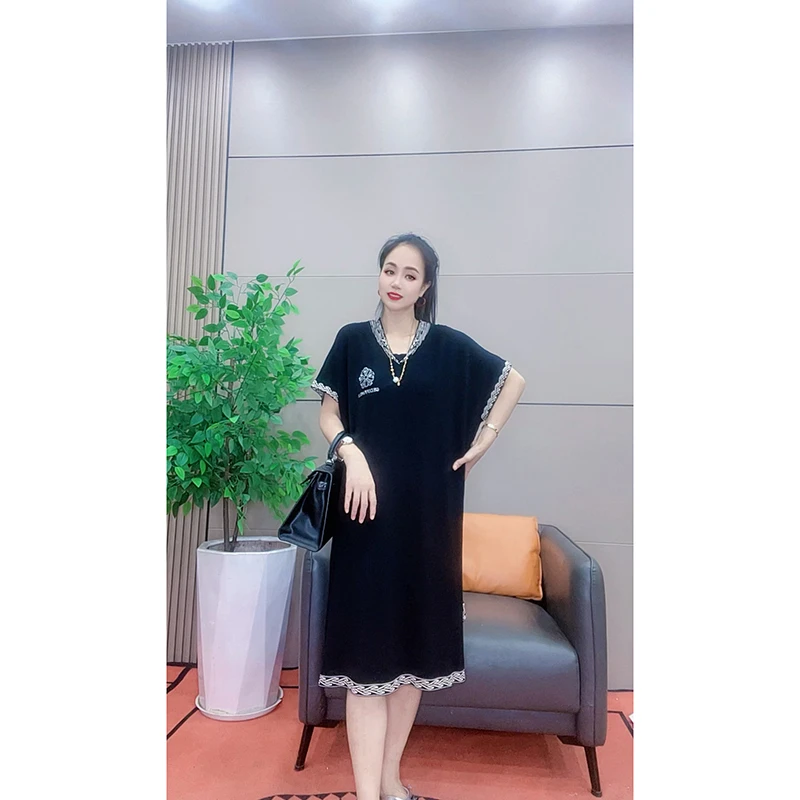 4111 黑色V领宽松针织长裙大码女装连衣裙