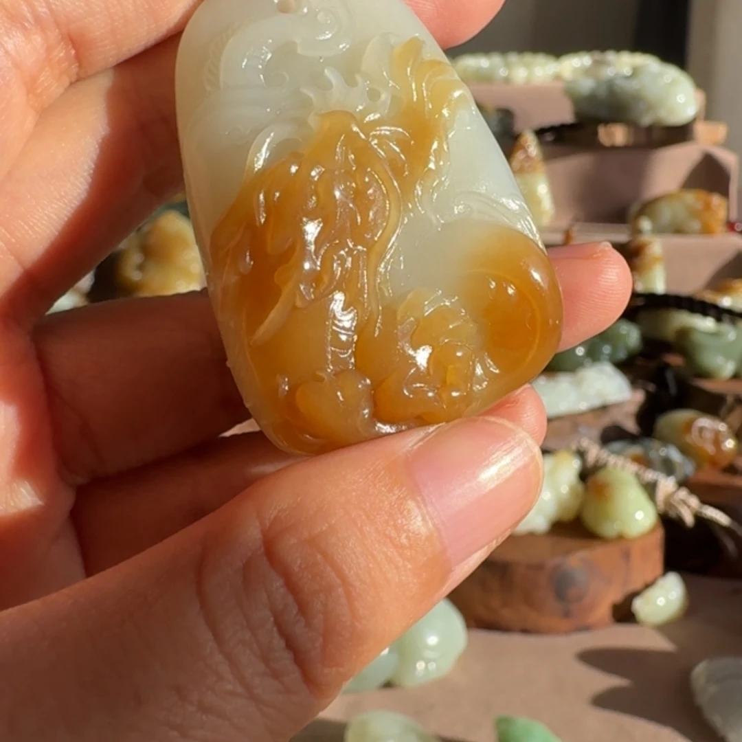 颈饰未镶嵌和田玉（糖玉）